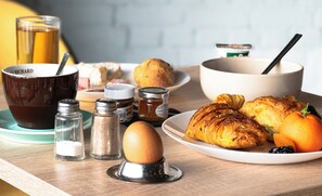 Daily buffet breakfast for a fee - La Petite Rade Hôtel (Sainte-Adresse)