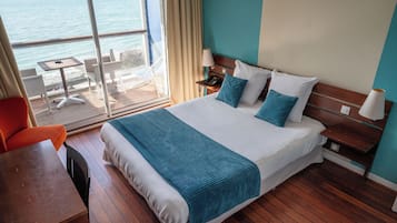 Habitación Confort, balcón, vistas al mar | Ropa de cama de alta calidad, caja fuerte, escritorio
