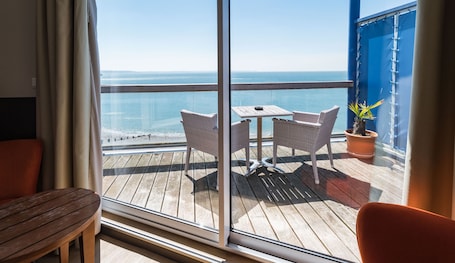 Camera Comfort, balcone, vista mare | Biancheria da letto di alta qualità, una cassaforte in camera. La Petite Rade Hôtel
