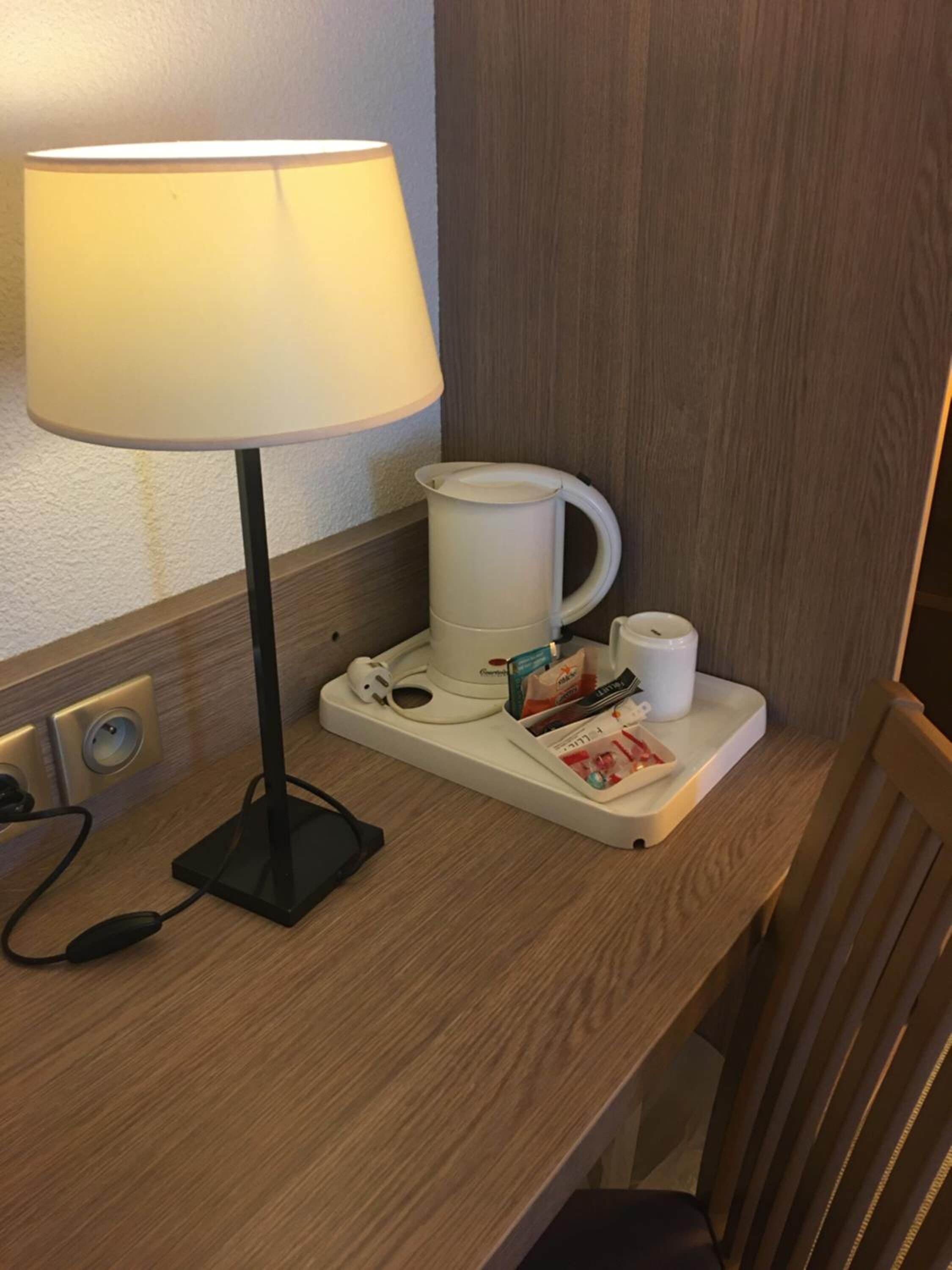 desk, free cots/infant beds, free wifi, bed sheets