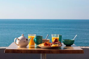 Daily buffet breakfast for a fee