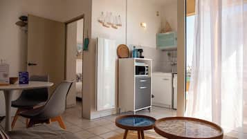 Standaard appartement | Privékeuken | Een koffiezetapparaat/waterkoker, een waterkoker