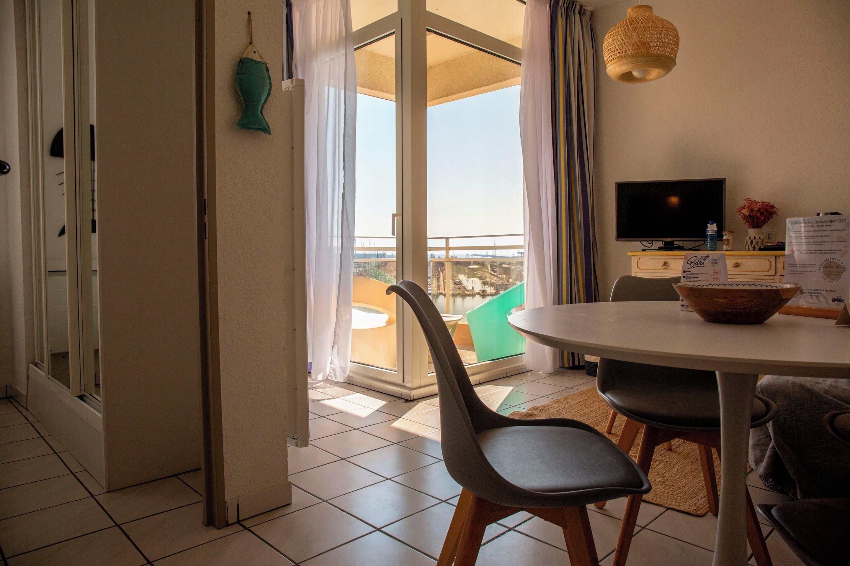 標準公寓 | 起居區 | 平面電視