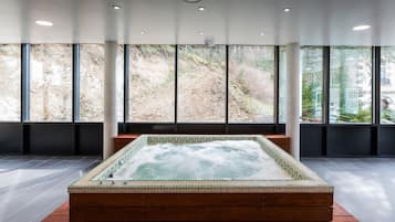 Indoor spa tub