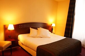 Standard Double Room, Non Smoking | Hypo-allergenic bedding, desk, free WiFi