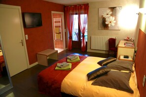 Superior Double Room, Garden Area | In-room safe, soundproofing, free WiFi - Logis Le Relais Vosgien (Saint-Pierremont)