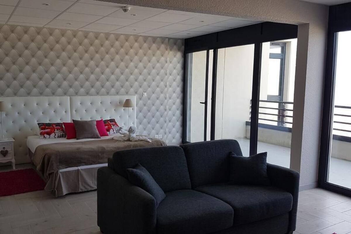 Zimmersafe, Schreibtisch, schallisolierte Zimmer, Bügeleisen/Bügelbrett
