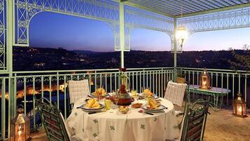 2 restaurantes, café da manhã, culinária marroquina