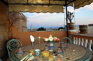 Breakfast, lunch, dinner served; al fresco dining  - Riad Dalia (Marrakech)