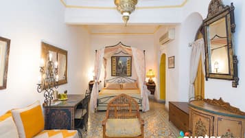 Suite HANA | Literie de qualité supérieure, coffres-forts dans les chambres