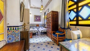 Suite SAKINA | 1 bedroom, premium bedding, in-room safe, individually decorated