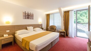 ห้องบิสซิเนสทวิน, ระเบียง | เครื่องนอนระดับพรีเมียม, เตียงพร้อมฟูกเสริมที่นอน, มินิบาร์