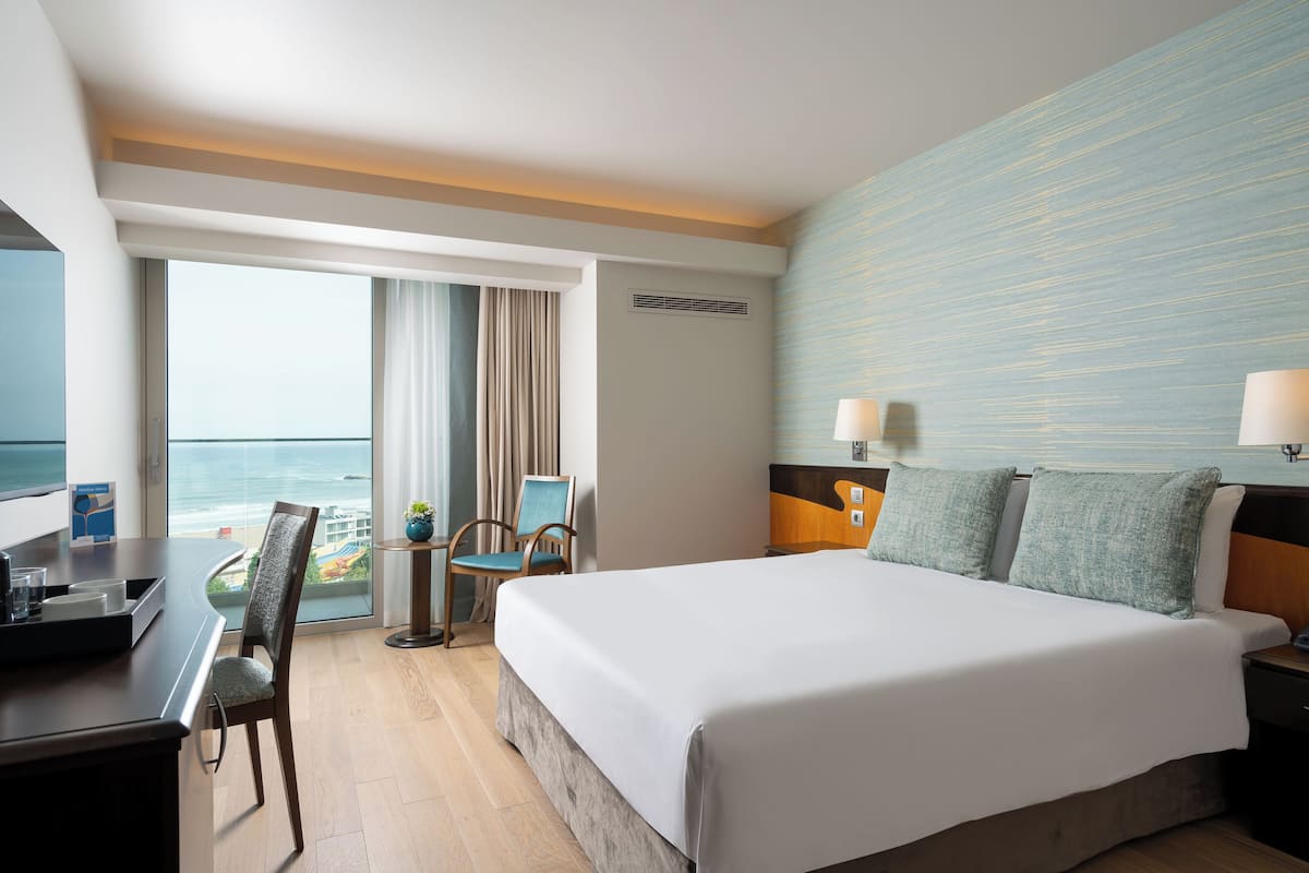 Ropa de cama de alta calidad y minibar