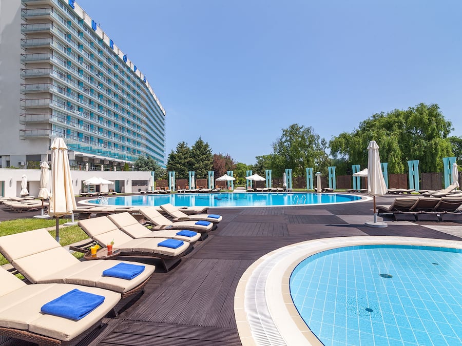 Innendørsbasseng og utendørsbasseng