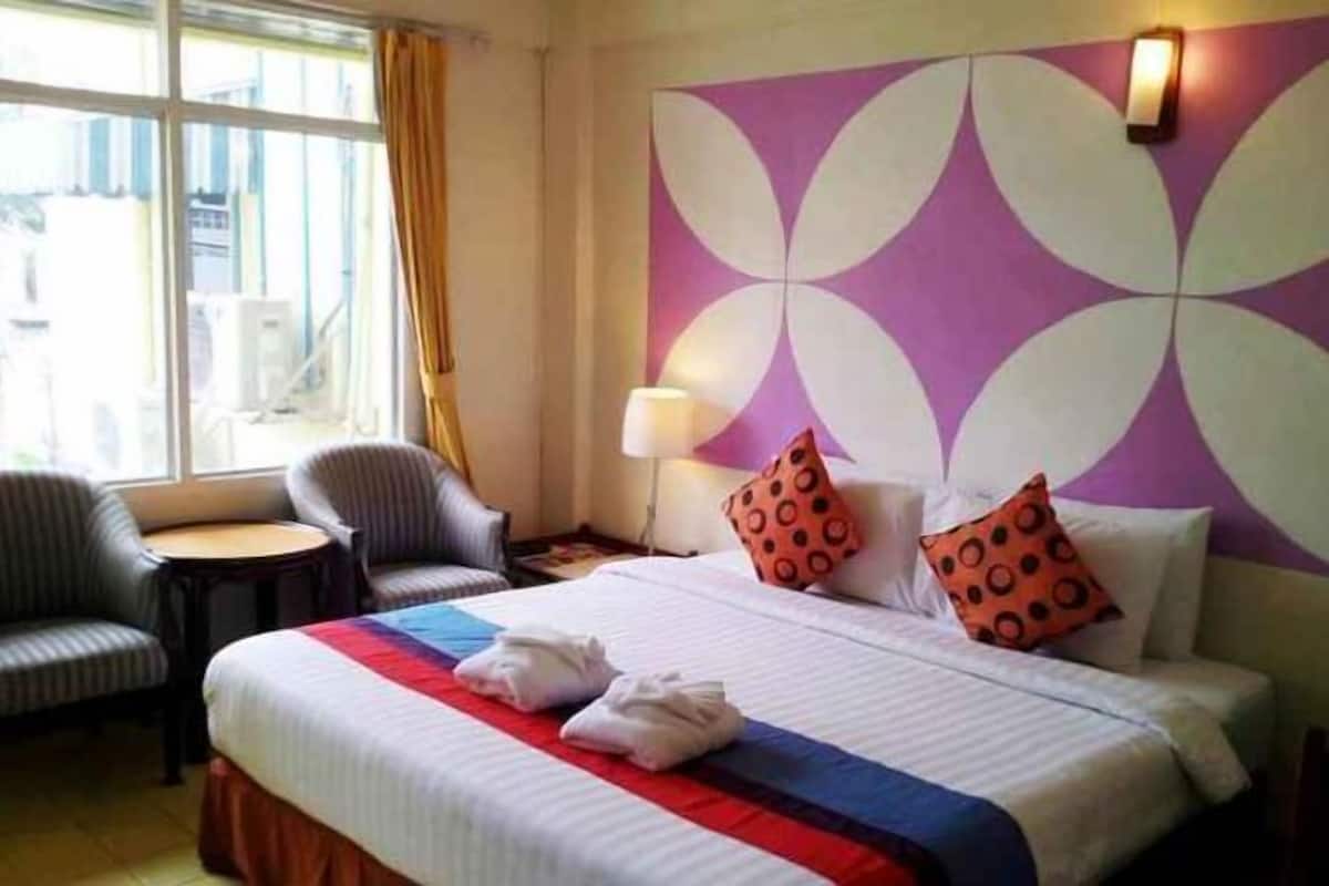 Minibar, in-room safe, desk, free WiFi