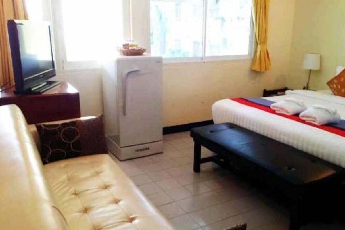 Minibar, in-room safe, desk, free WiFi