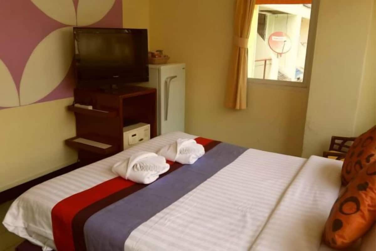 Minibar, coffres-forts dans les chambres, bureau, Wi-Fi gratuit