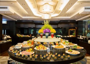 Tägliches Frühstücksbuffet gegen Gebühr
