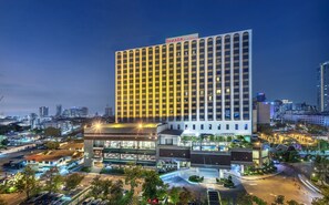 Exterior - Ramada by Wyndham Bangkok Chaophya Park (Bangkok)
