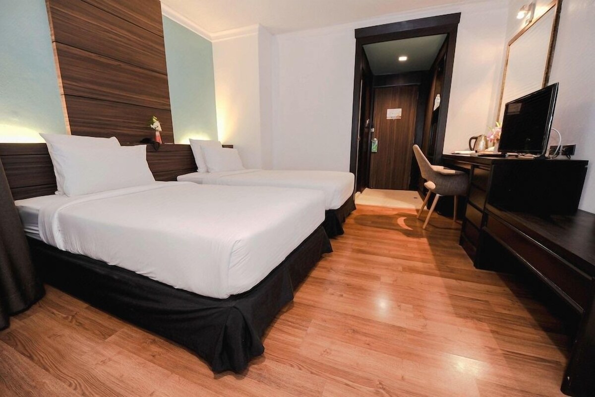 In-room safe, free WiFi, bed sheets
