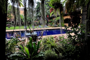 Outdoor pool, open 7 AM to 7 PM, sun loungers - Holiday Garden Hotel & Resort Chiang Mai (Chiang Mai)