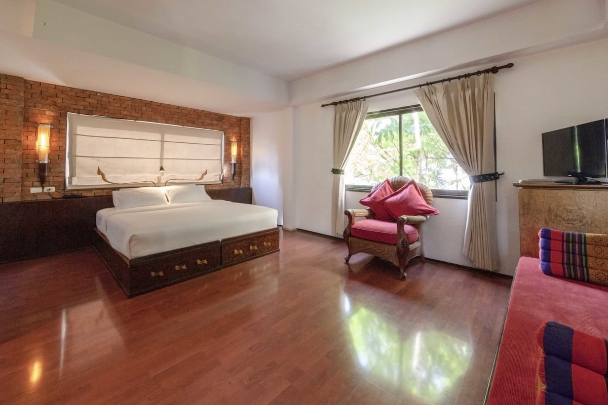 Kamar Deluks, 1 Tempat Tidur King | Brankas, Wi-Fi gratis, dan seprai linen