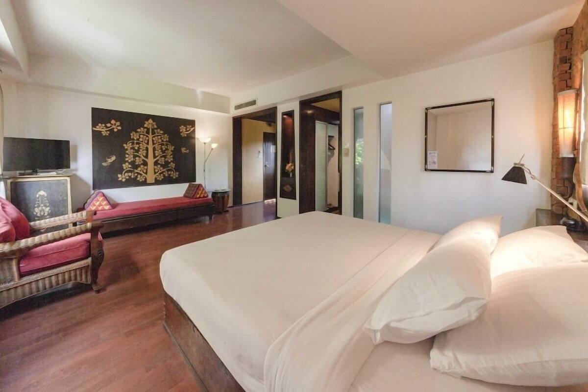 Cofres nos quartos, Wi-Fi de cortesia, roupa de cama