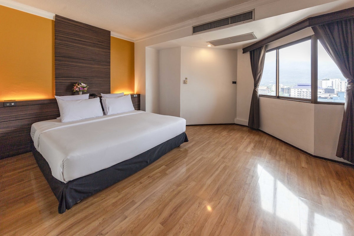 Executive Deluxe, 1 King Bed | Brankas, Wi-Fi gratis, dan seprai linen