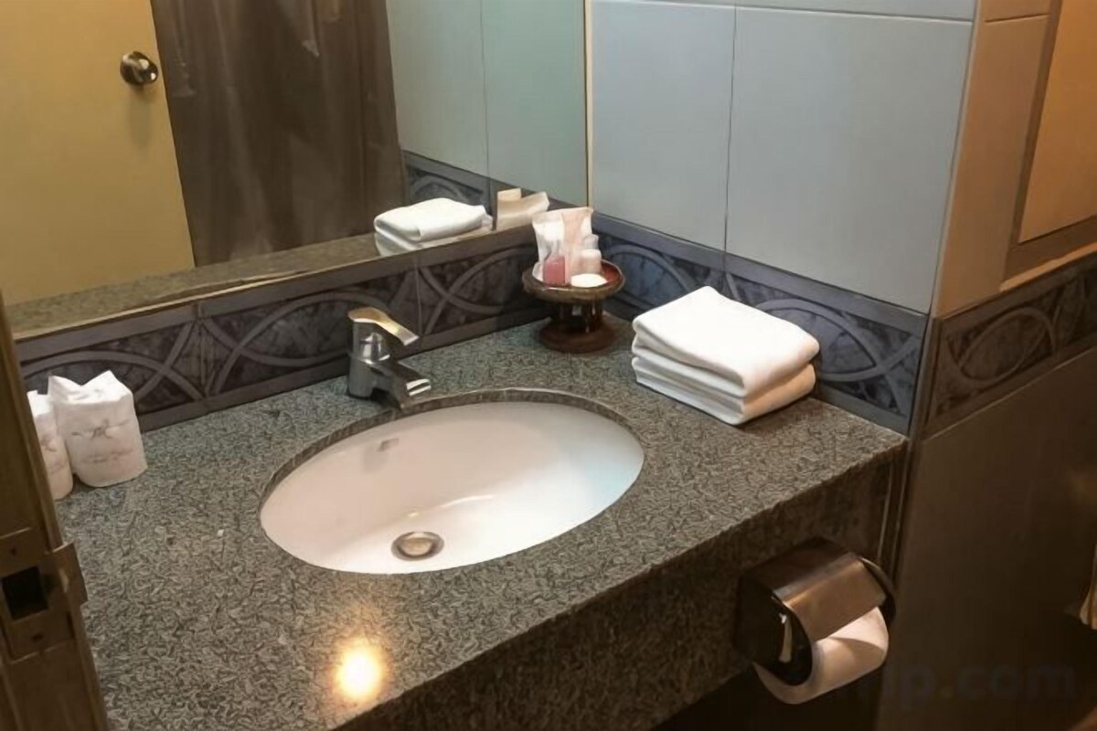 Chuveiro/banheira combinados, produtos de toalete grátis