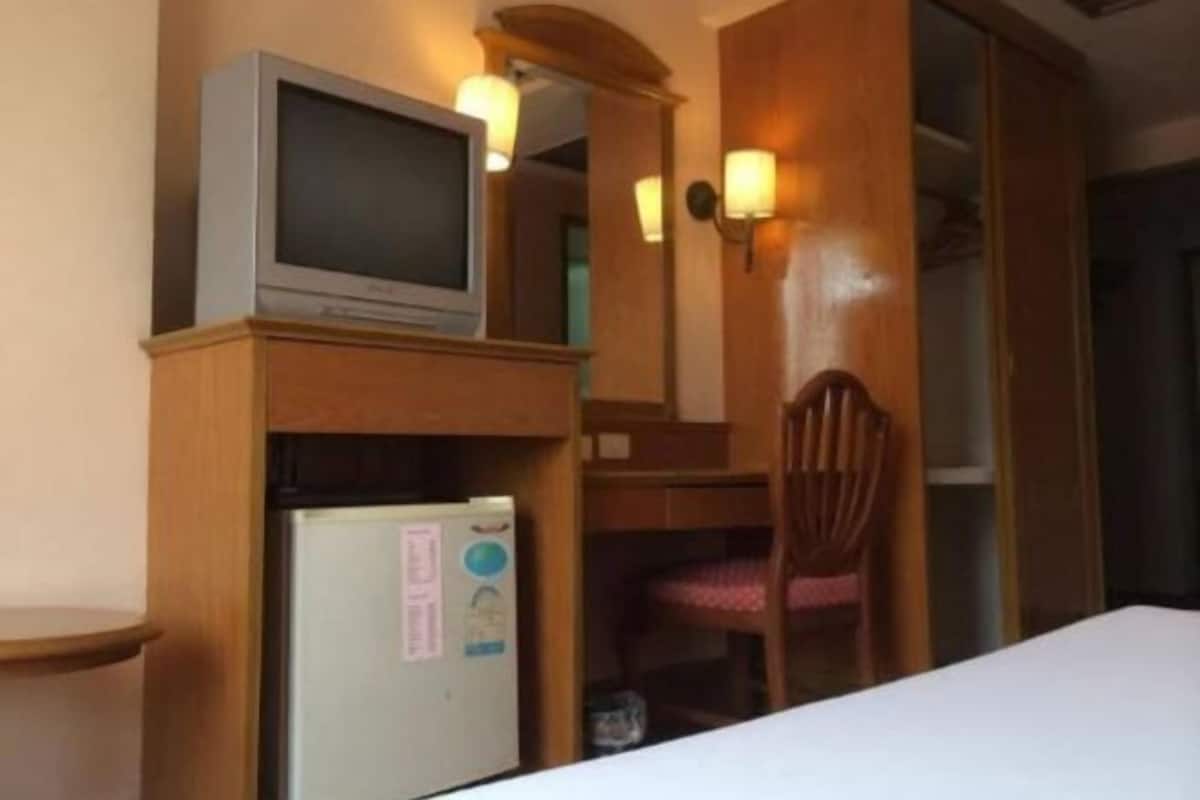 Minibar, in-room safe, desk, blackout curtains