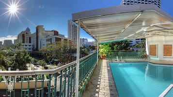 Outdoor pool, pool loungers
