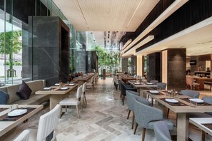 Breakfast, lunch, dinner served; local and international cuisine  - DoubleTree by Hilton Bangkok Ploenchit (Bangkok)