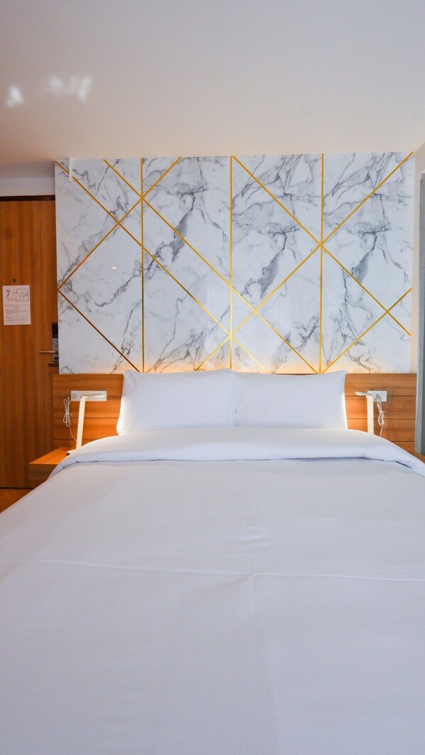 Superior Double Room, City View | Desk, free WiFi