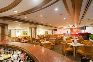 2 bars/lounges, poolside bar