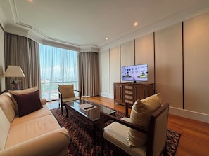 Executive Suite | Living area | TV