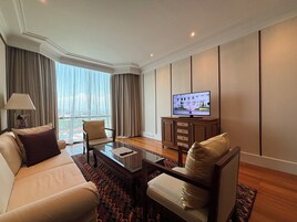 Executive Suite | Living area