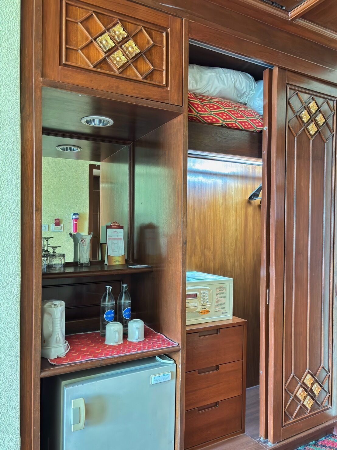 superior room | in-room dining