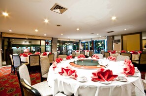 Déjeuner, dîner et souper servis sur place; cuisine thaïlandaise 