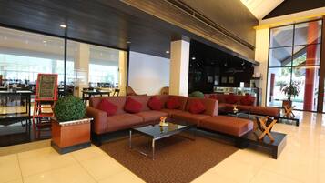 Coin salon dans le hall