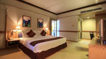 Suite Junior | Brankas, meja kerja, tirai kedap cahaya, dan tempat tidur lipat/tambahan