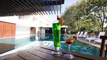 حمّام سباحة خارجي