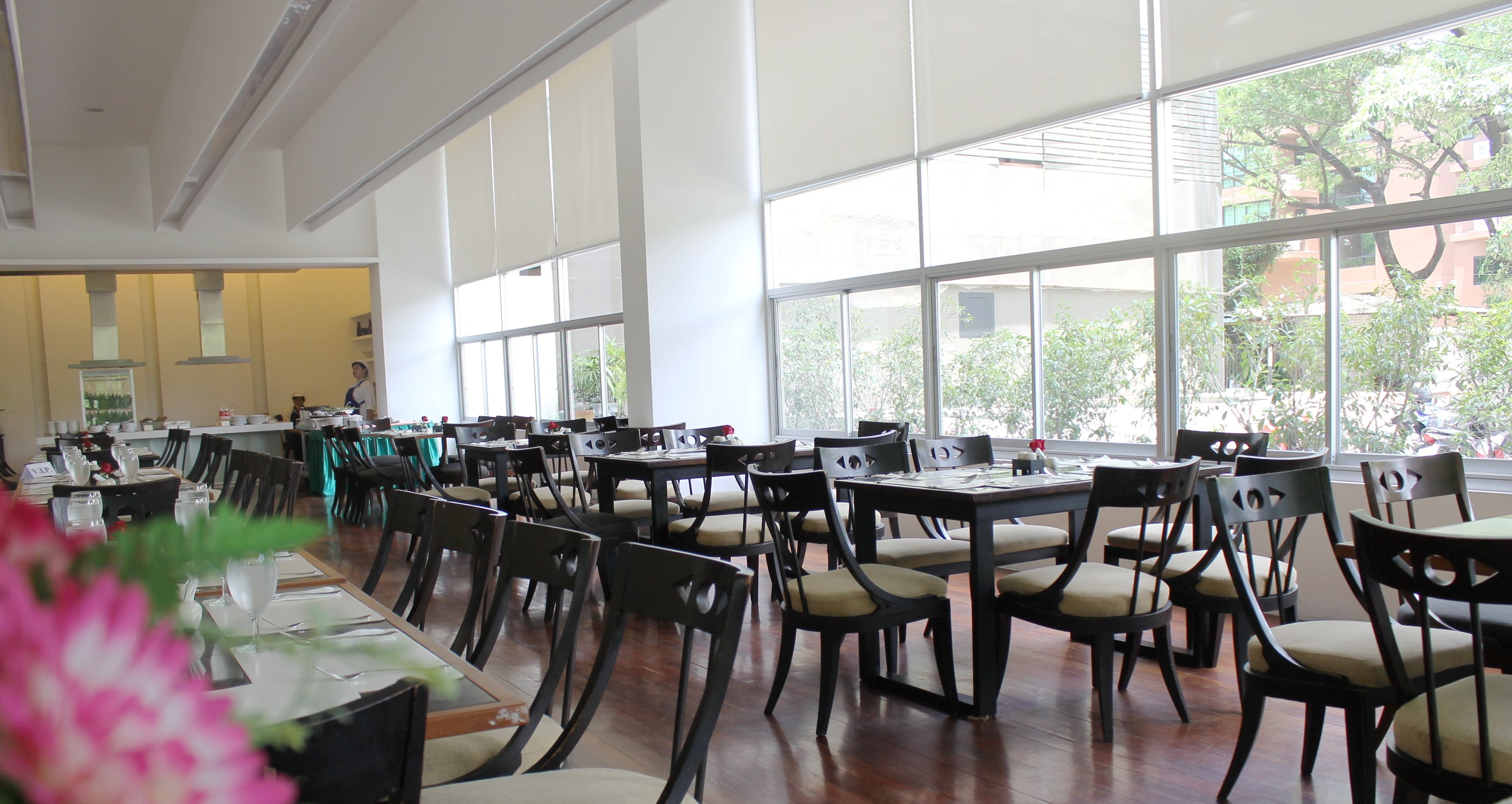 2 restaurants, breakfast, lunch, dinner served; Japanese cuisine 