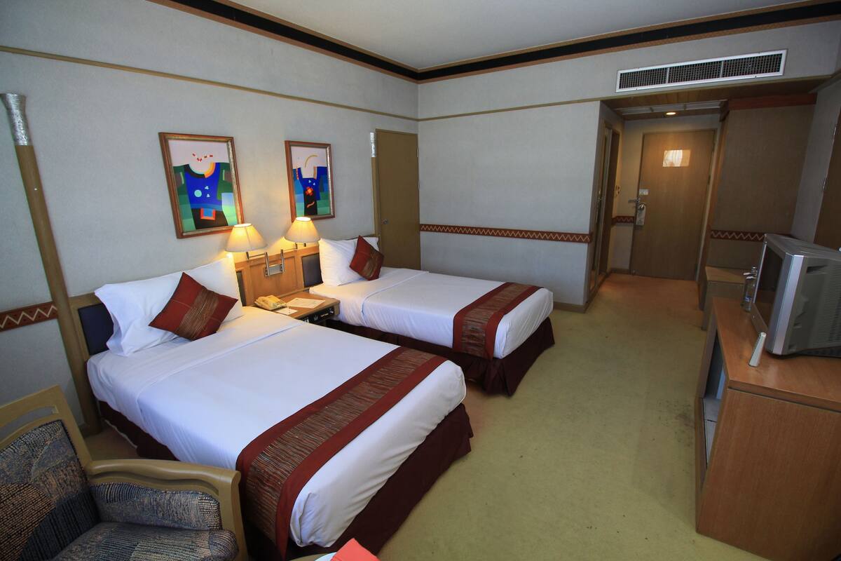 Deluxe Twin Room  | ตู้นิรภัยในห้องพัก, โต๊ะทำงาน, ผ้าม่านกันแสง, เตียงเสริม/เปล