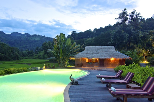 Outdoor pool - Hmong Hilltribe Lodge (Mae Rim)