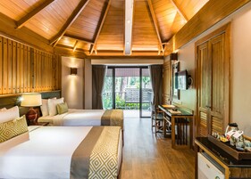 Deluxe Room, River View | In-room safe, individually decorated, individually furnished, desk