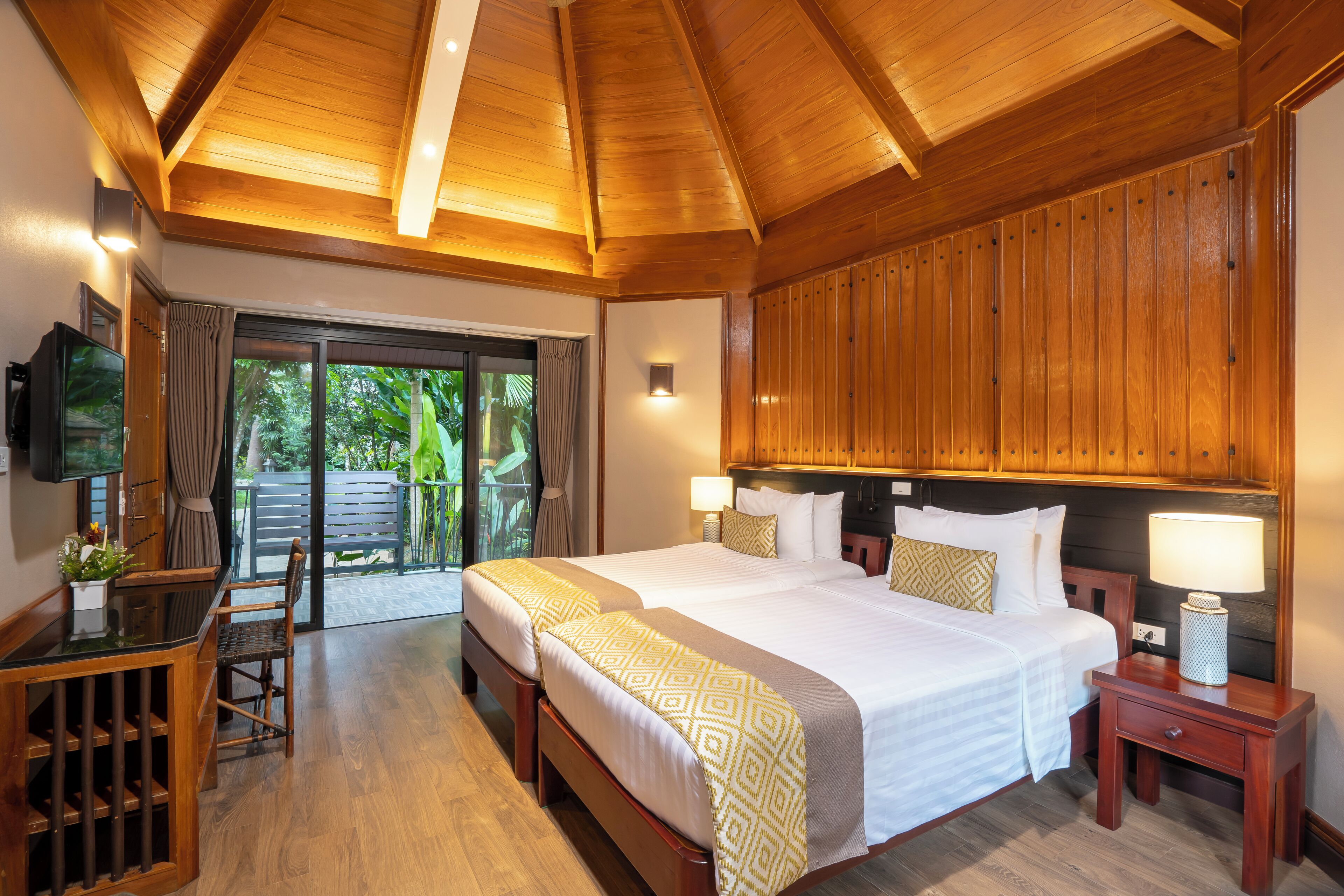 ห้องดีลักซ์ | ตู้นิรภัยในห้องพัก, ห้องพักตกแต่งอย่างมีเอกลักษณ์, ตกแต่งพิเศษโดยเฉพาะ