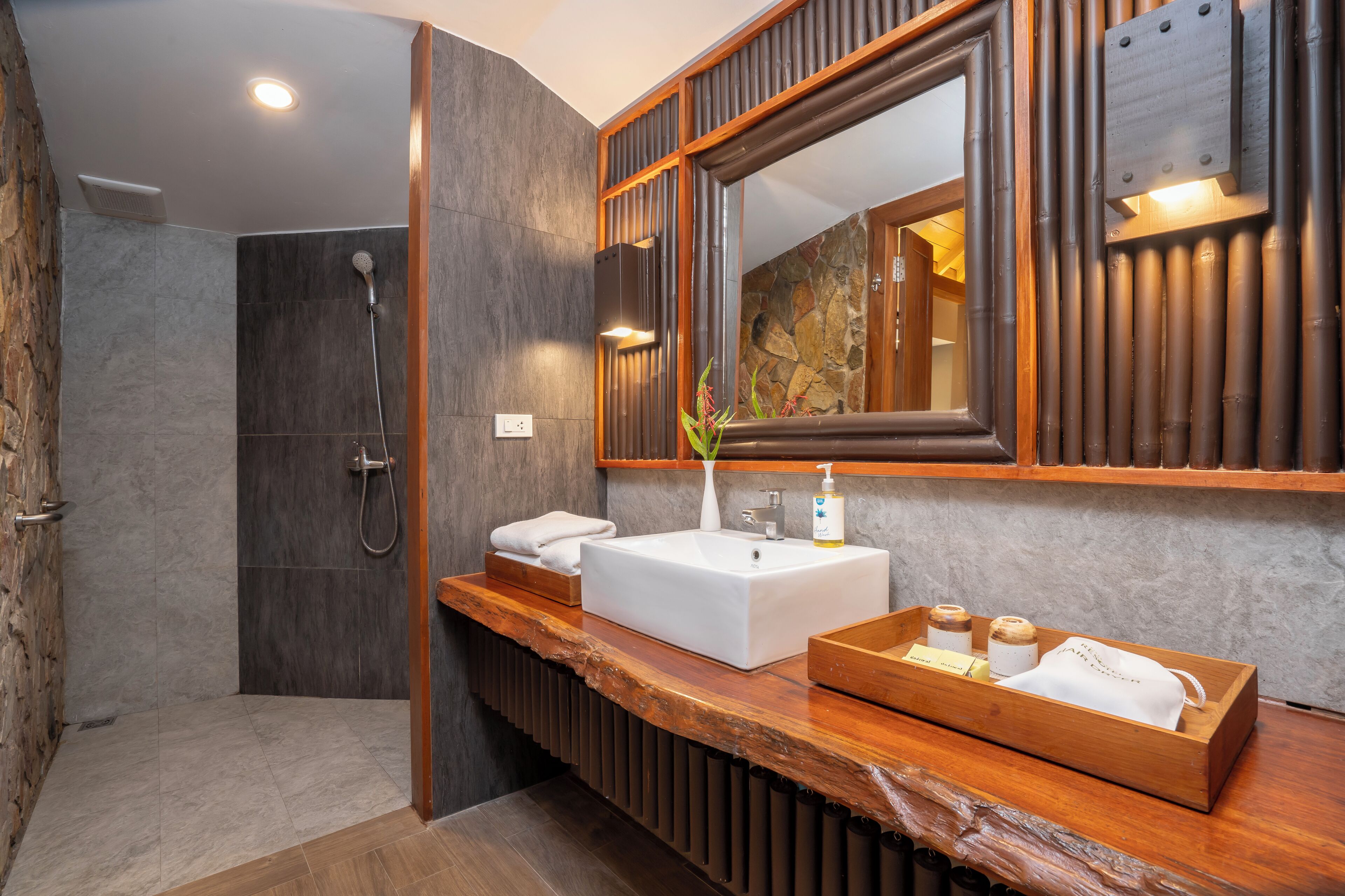 Superior Room | Bathroom