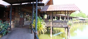 บริเวณภายนอก