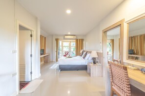 Suite de lujo, 1 cama King size, vista al jardín | Wifi gratis, ropa de cama y acceso para silla de ruedas 