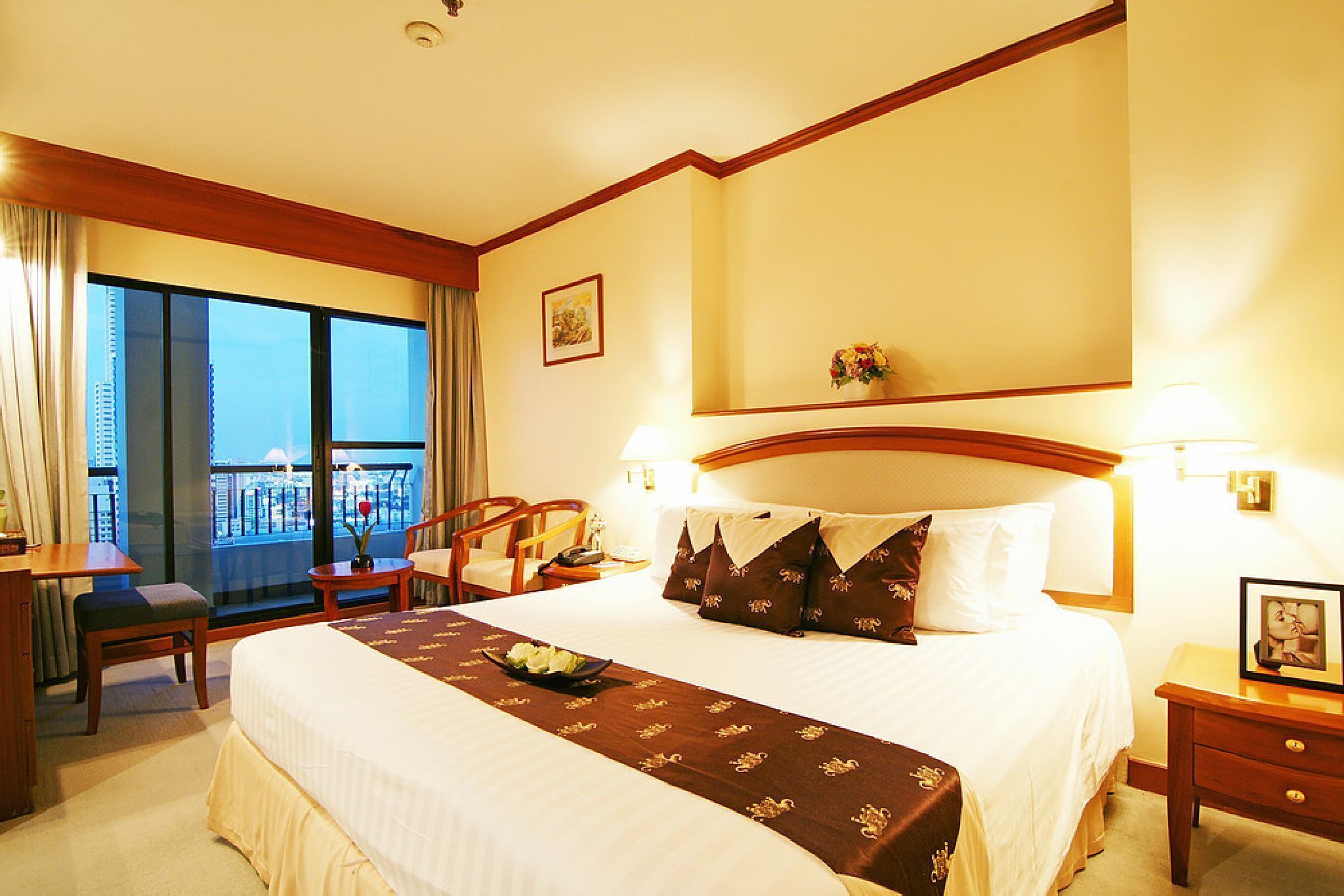 Premium bedding, minibar, in-room safe, desk